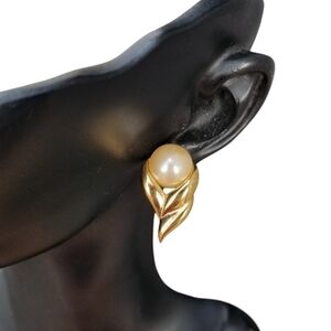 RICHELIEU VINTAGE GOLDTONE & FAUX PEARL STATEMENT EARRINGS